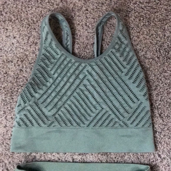 Victoria’s Secret Workout leggings & matching bra - Picture 3 of 6